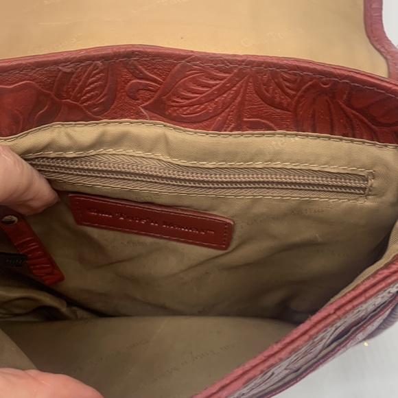 Gun Tote’n Mamas red leather crossbody bag w/ studs. Gun holder missing MCB4525A - Picture 4 of 16